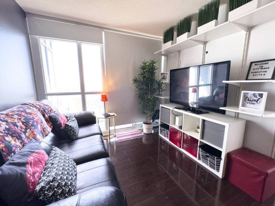 Comfort Two Beds Suite By Cn Tower Rogers Centre Plus Free Parking Торонто Екстериор снимка