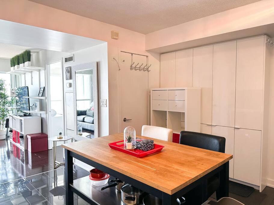 Comfort Two Beds Suite By Cn Tower Rogers Centre Plus Free Parking Торонто Екстериор снимка