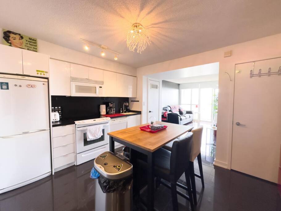 Comfort Two Beds Suite By Cn Tower Rogers Centre Plus Free Parking Торонто Екстериор снимка