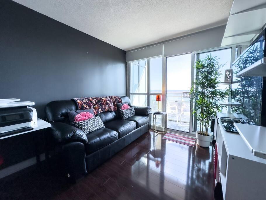 Comfort Two Beds Suite By Cn Tower Rogers Centre Plus Free Parking Торонто Екстериор снимка